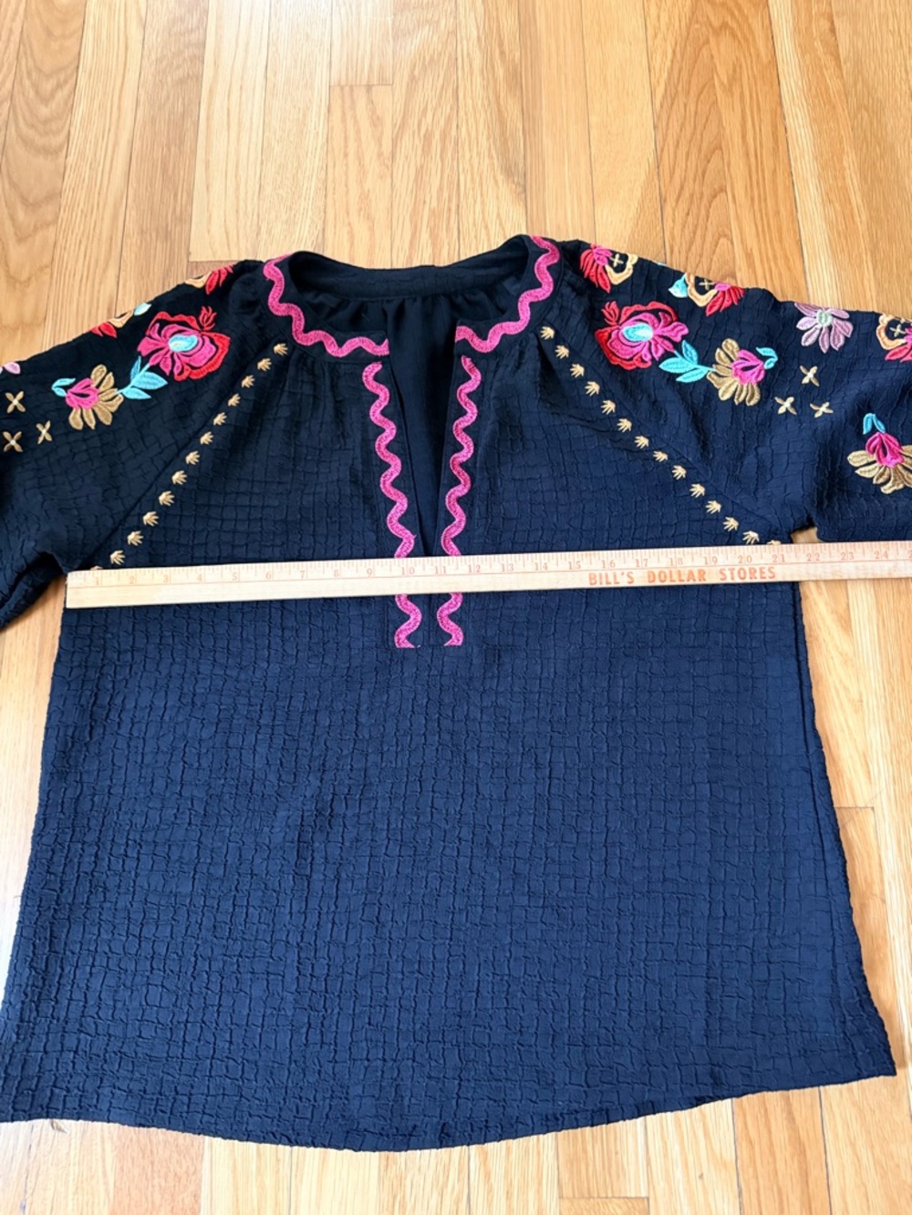 Embroidered floral Black and pink vneck blouse boho rickrack comfy size Large - Picture 5 of 6